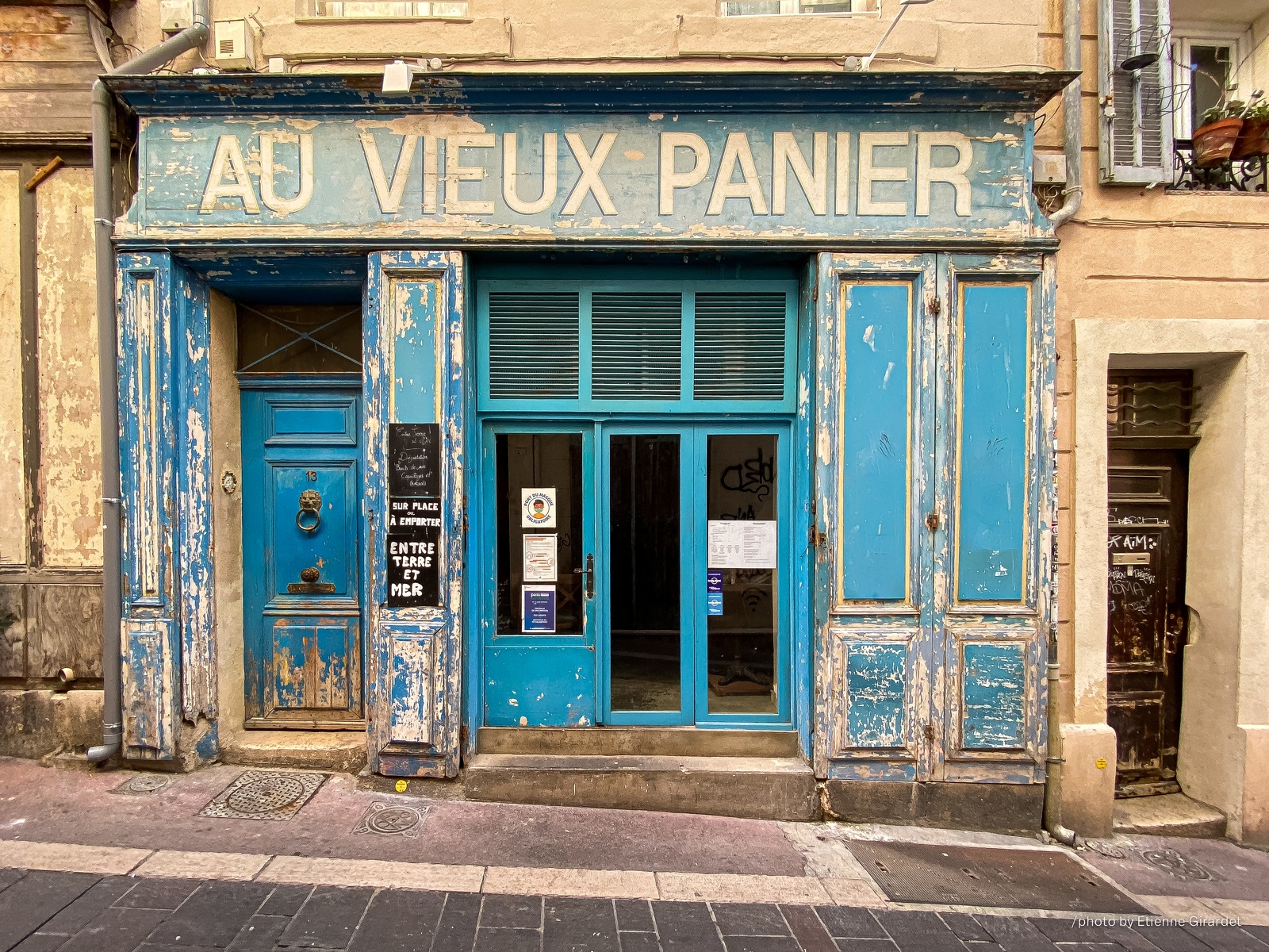 202110_13_IMG_9372-old-blue-storefront-panier-marseille-by-E-Girardet.jpg