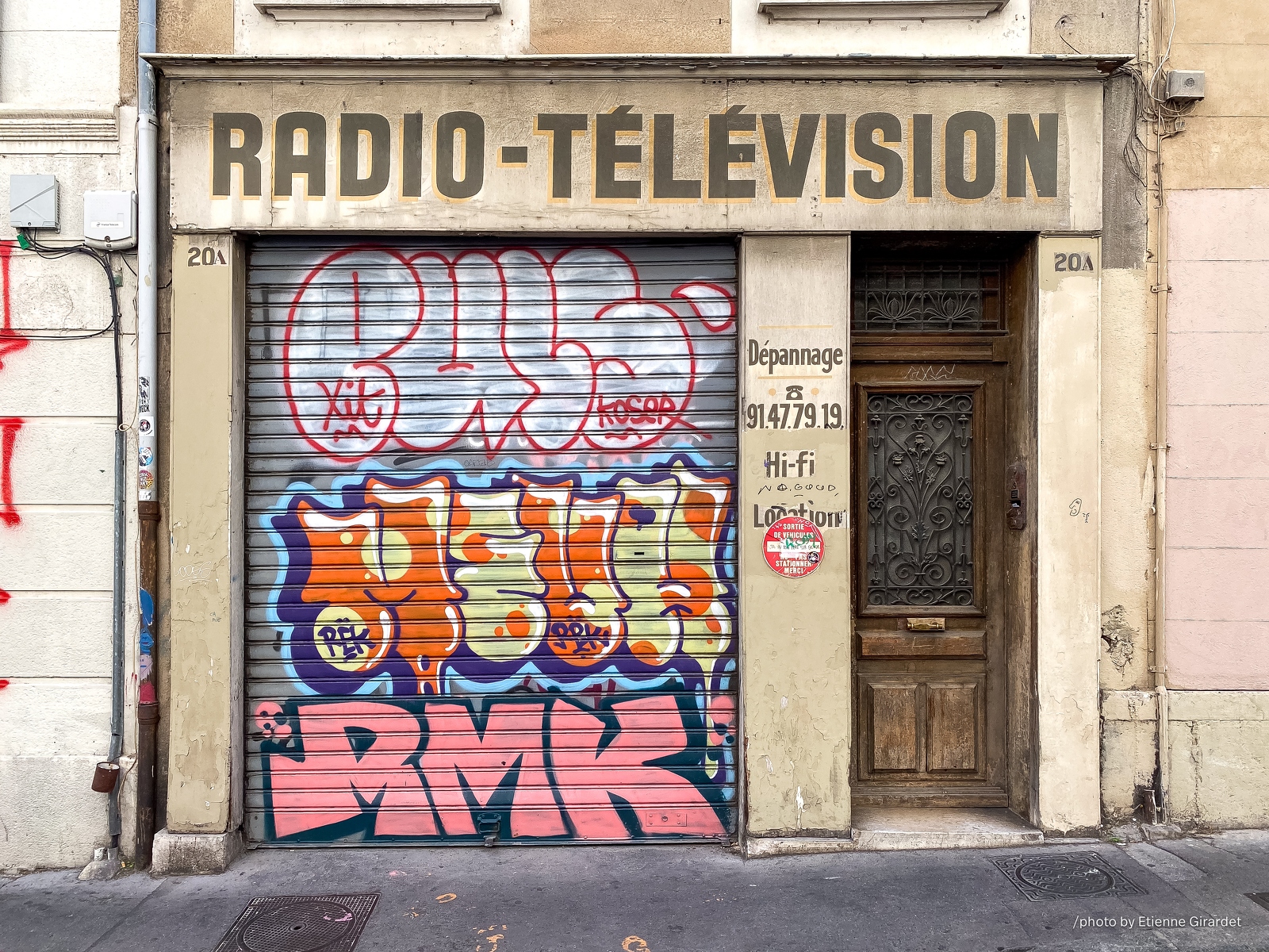 202110_16_IMG_9595-graffiti-covered-radio-television-shop-front-by-E-Girardet.jpg