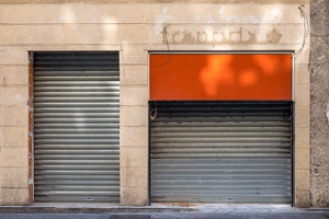 202110 17 RXX00912-closed-storefront-ghostsign-by-E-Girardet
