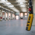 202111_10_ZZ6_8947-crane-remote-empty-industry-hall-by-E-Girardet.jpg