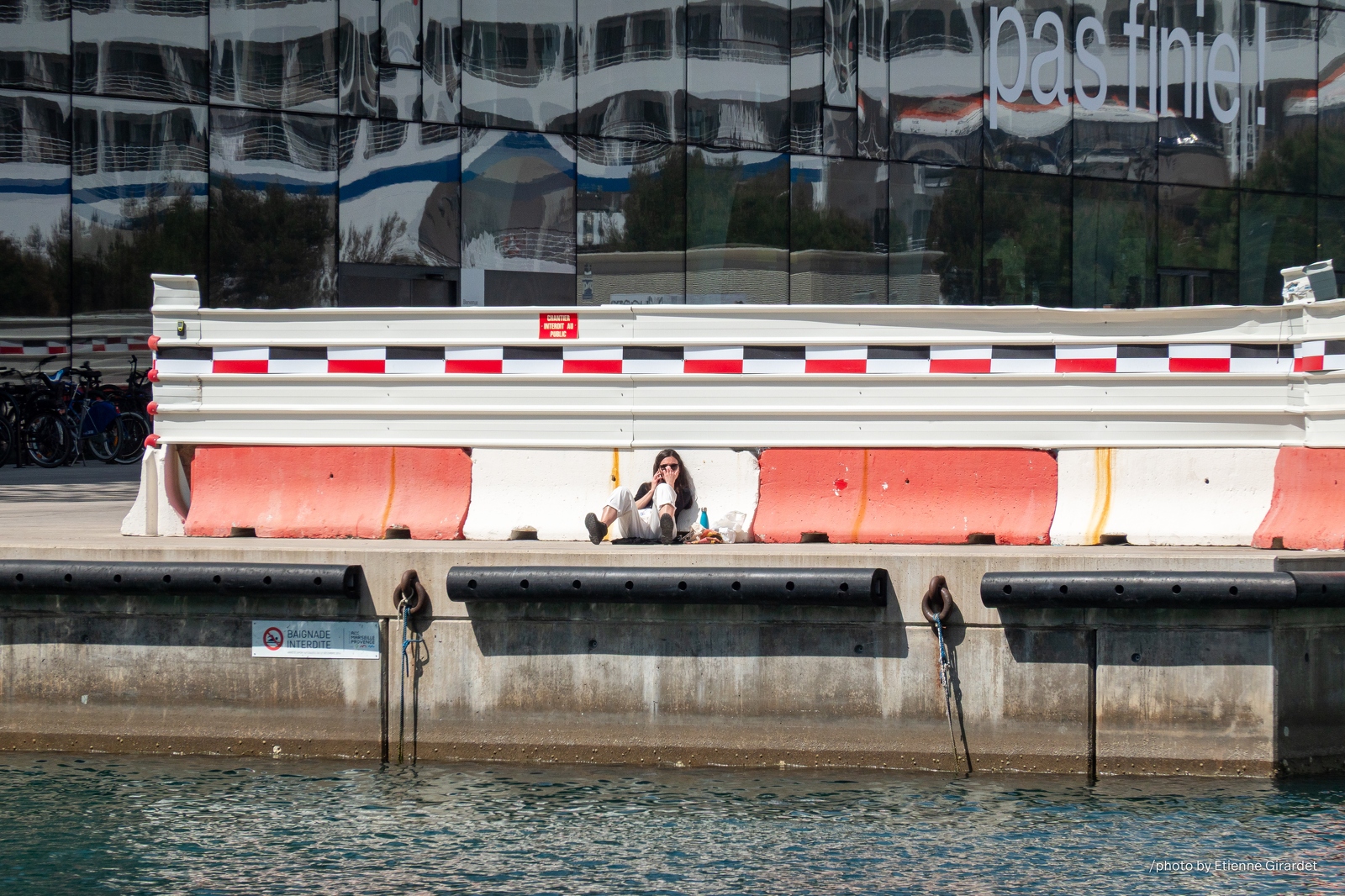202204_14_RXX01251-person-sits-by-construction-barrier-by-water-by-E-Girardet.jpg