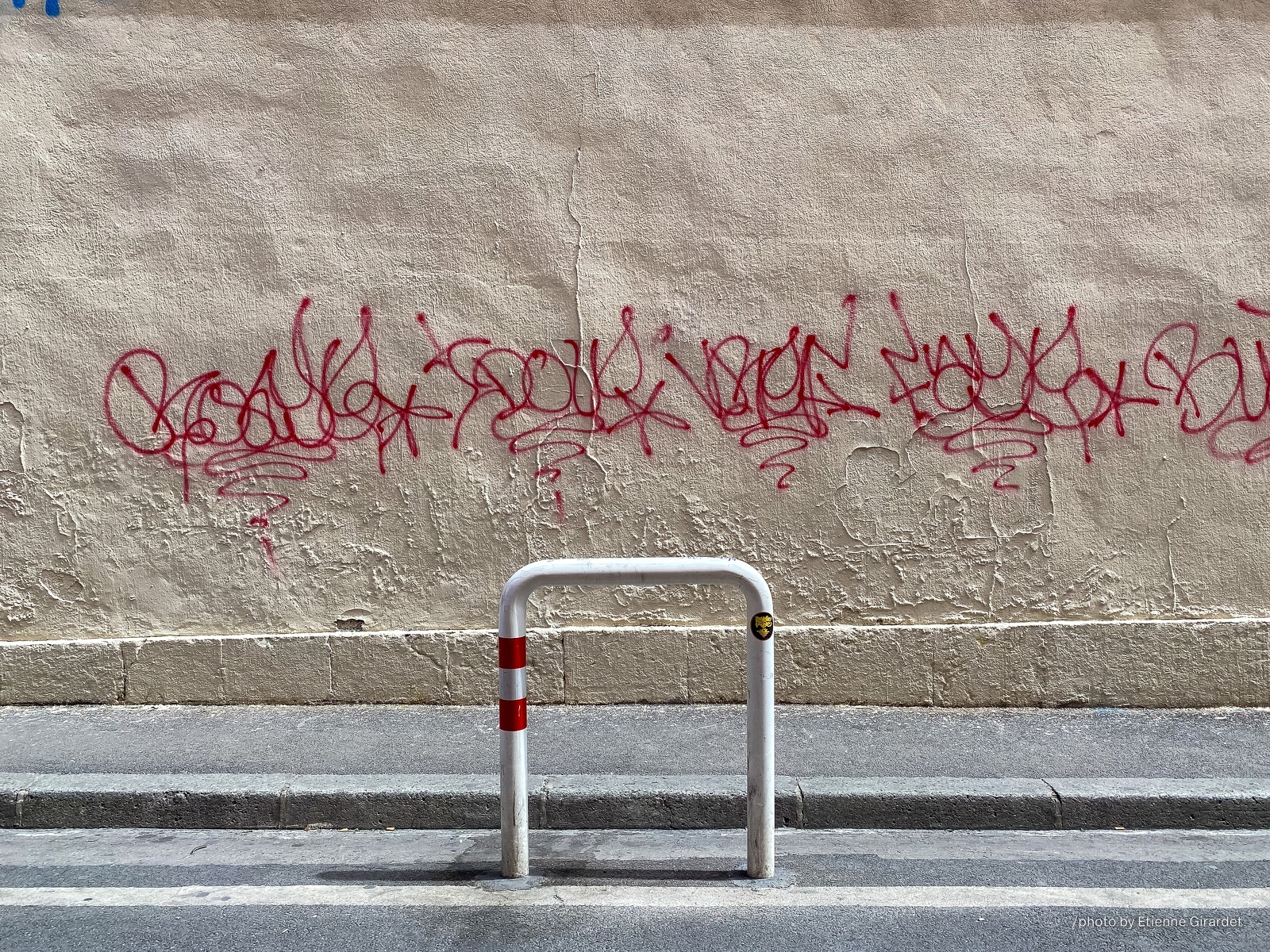 202204_15_IMG_0823-graffiti-street-barrier-stilllife-by-E-Girardet.jpg