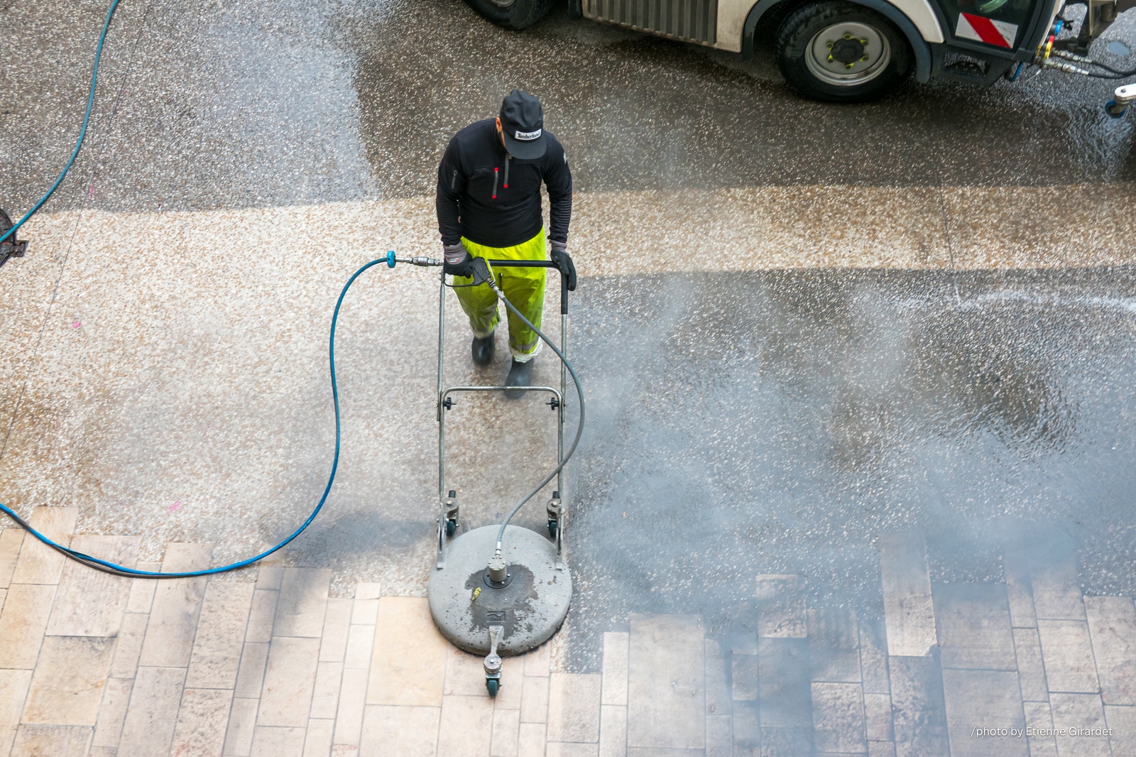 202204_21_RXX01337-street-cleaning-with-pressure-washer-by-E-Girardet.jpg