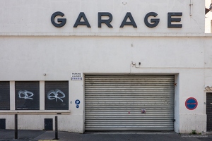 202204 22 RXX01362-typography-closed-garage-by-E-Girardet
