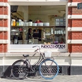 202204_11_IMG_0660-shop-window-with-bike-and-sign-zondags-by-E-Girardet.jpg