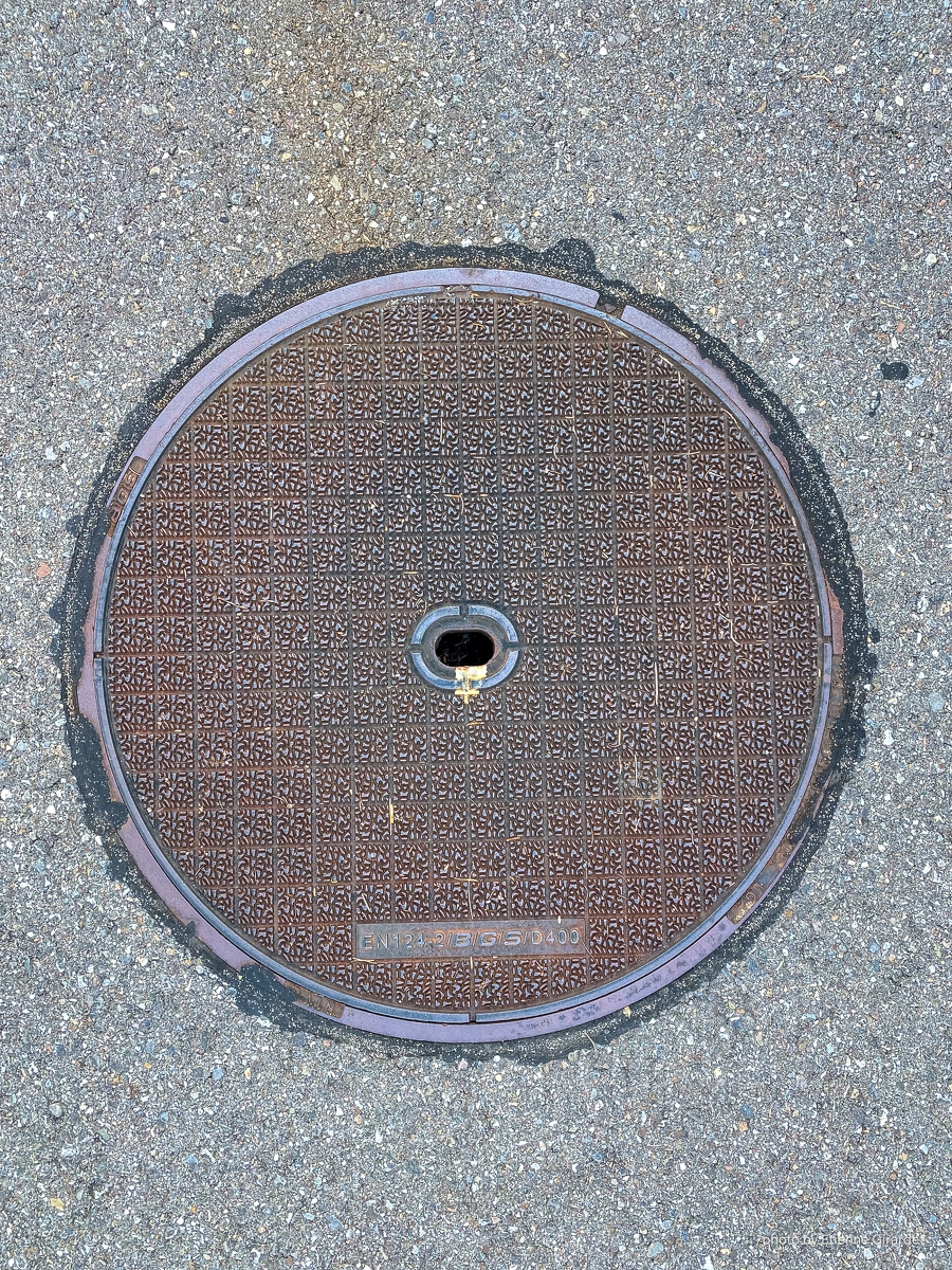 202207_29_IMG_3140-manhole-cover--by-E-Girardet.jpg