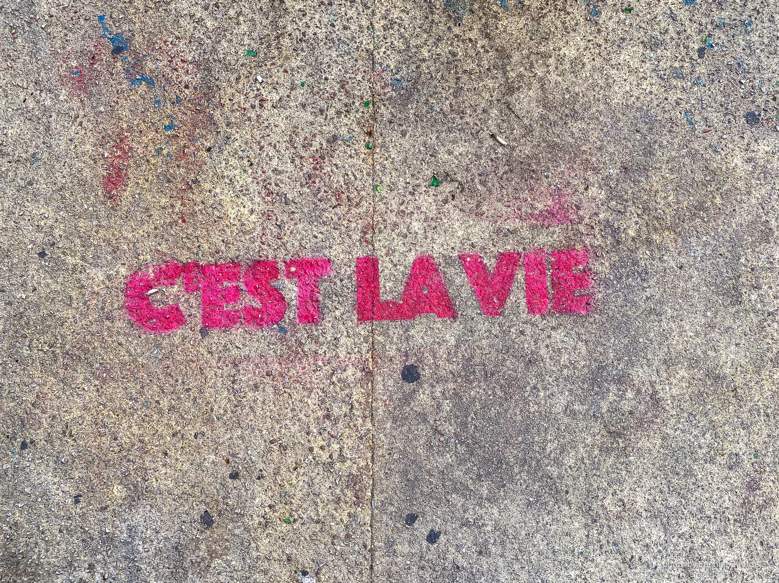202211_01_IMG_4142-french-phrase-painted-on-concrete-floor-by-E-Girardet.jpg