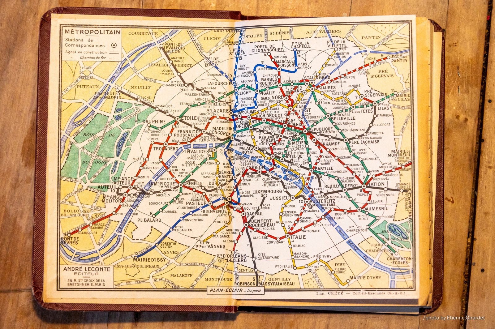 202212_24_ZZ61579-paris-metro-map-showing-stations-and-lines-by-E-Girardet.jpg
