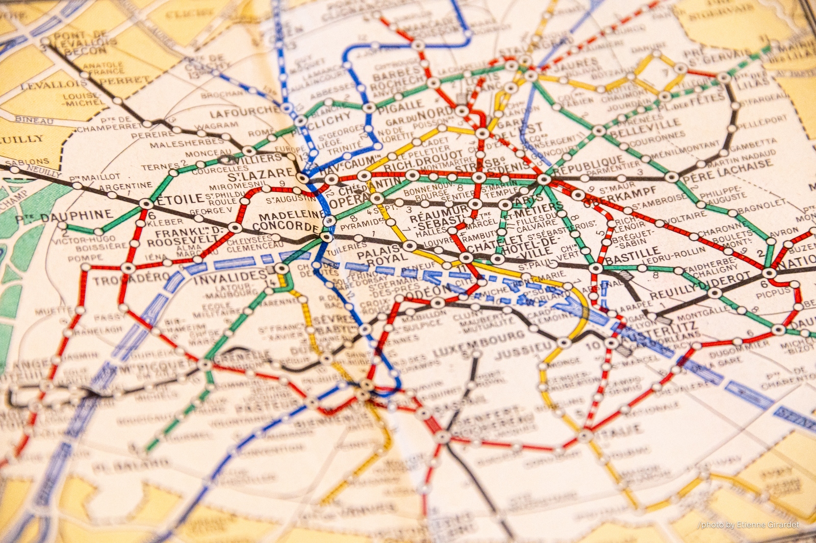 202212_24_ZZ61581-paris-metro-map-showing-lines-and-stations-by-E-Girardet.jpg