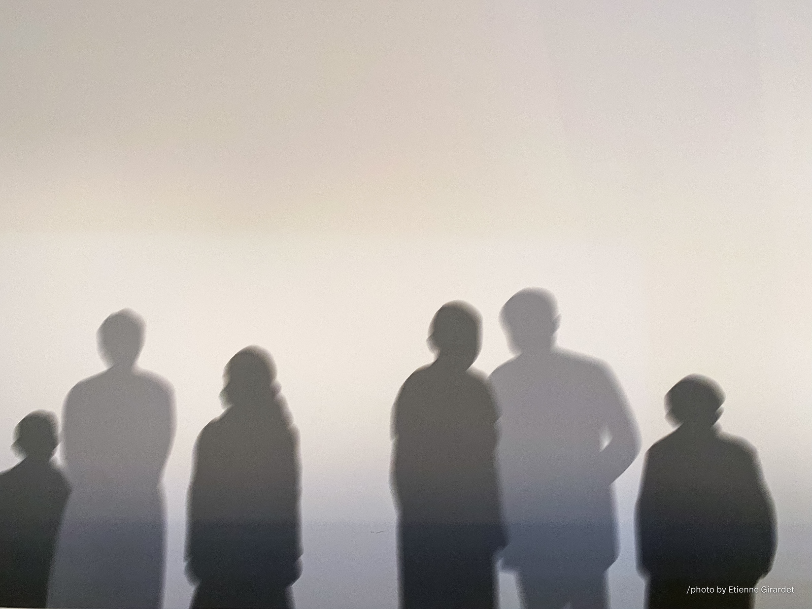 202301_15_IMG_4800-blurred-shadows-of-people-standing-by-E-Girardet.jpg