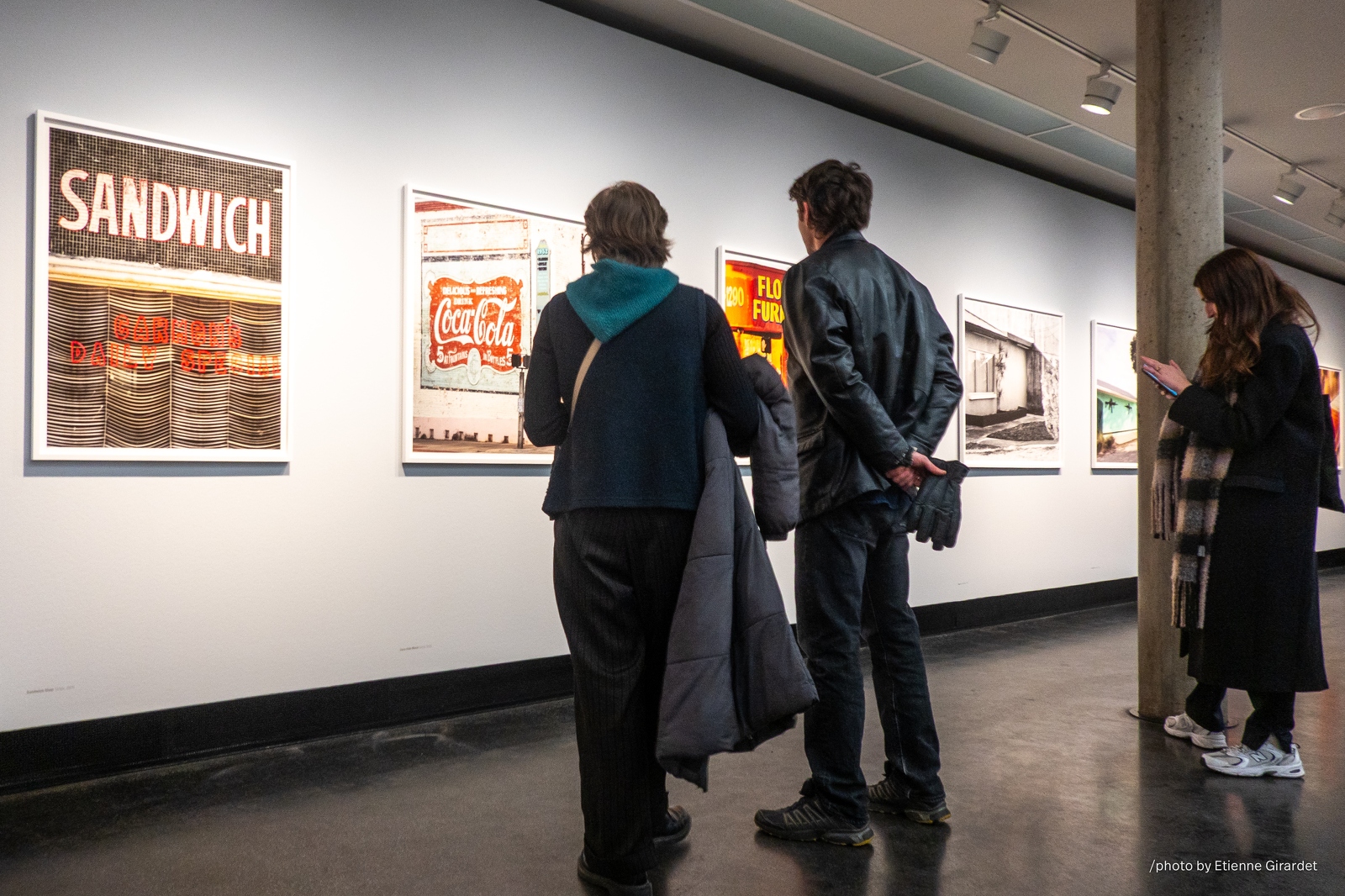 202301_27_RXX02304-visitors-viewing-vintage-photo-prints-by-E-Girardet.jpg