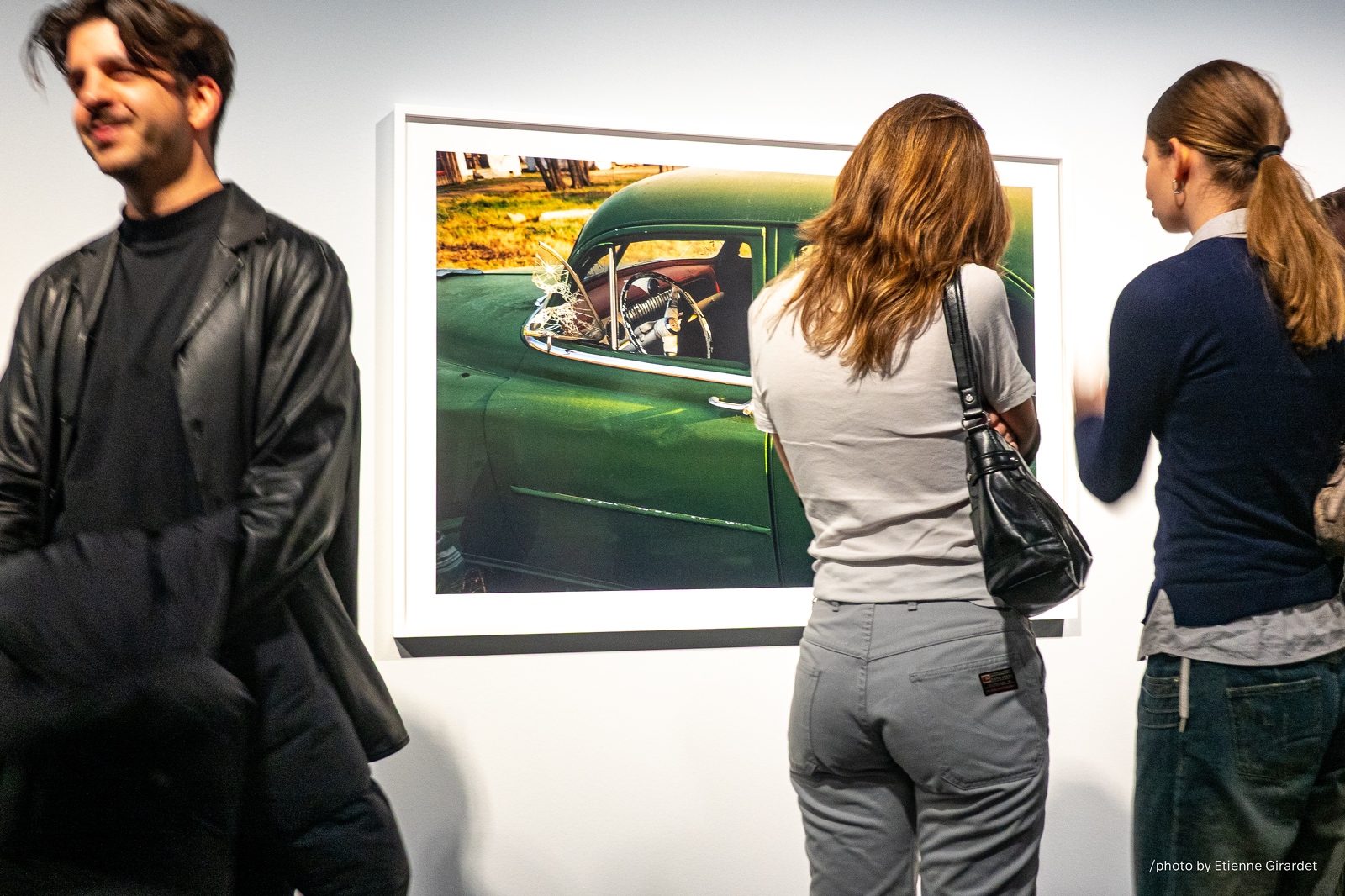 202301_27_RXX02355-gallery-visitors-view-green-car-photo-by-E-Girardet.jpg