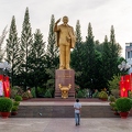 202312_05_ZZ63576-ho-chi-minh-statue-with-flags-by-E-Girardet.jpg