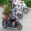 202402_04_RXX07787-motorbikes-with-fruit-people-wearing-masks-by-E-Girardet.jpg