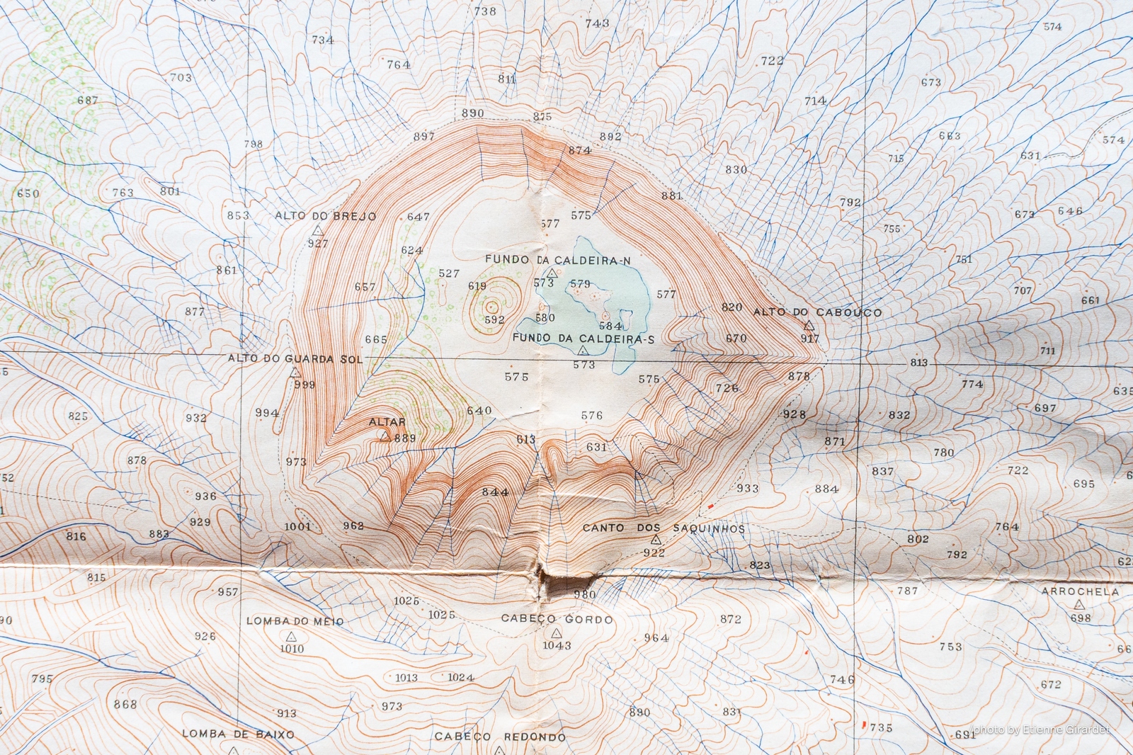 202410_12__ZZ68452-topographic-map-of-a-mountainous-region-by-E-Girardet.jpg
